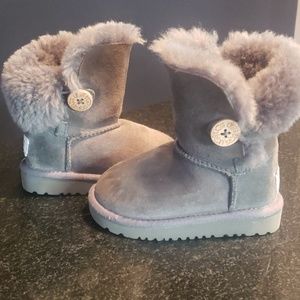 UGG®️ Bailey Button Short Boots